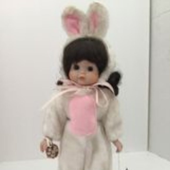 Collectible House Of Lloyd Christmas Around The World Bunny Porcelain 14" Doll - Picture 5 of 10
